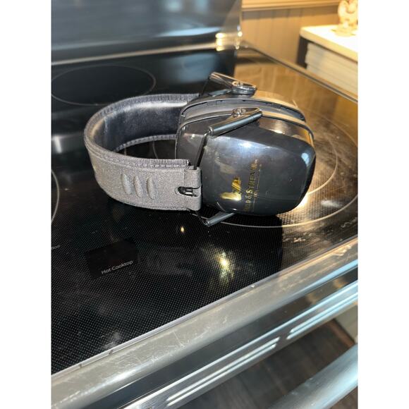 Field and Stream Hearing Protection Ear Muffs - Picture 1 of 8